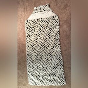 Black and White Geometric Faux Fur Sleeping Bag